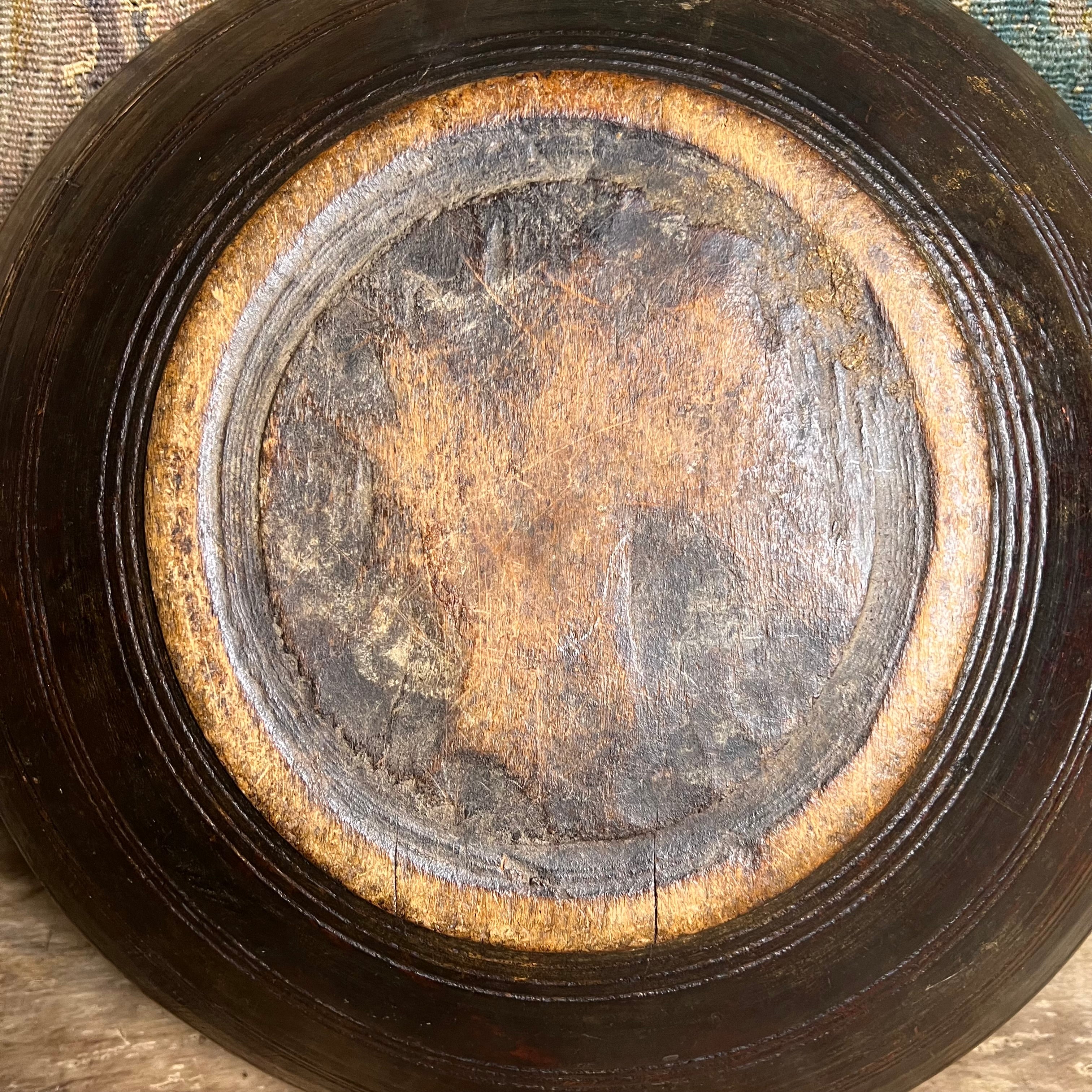 An Early English Turned Applewood Dairy Bowl, Late 17th or earlier - Image 12