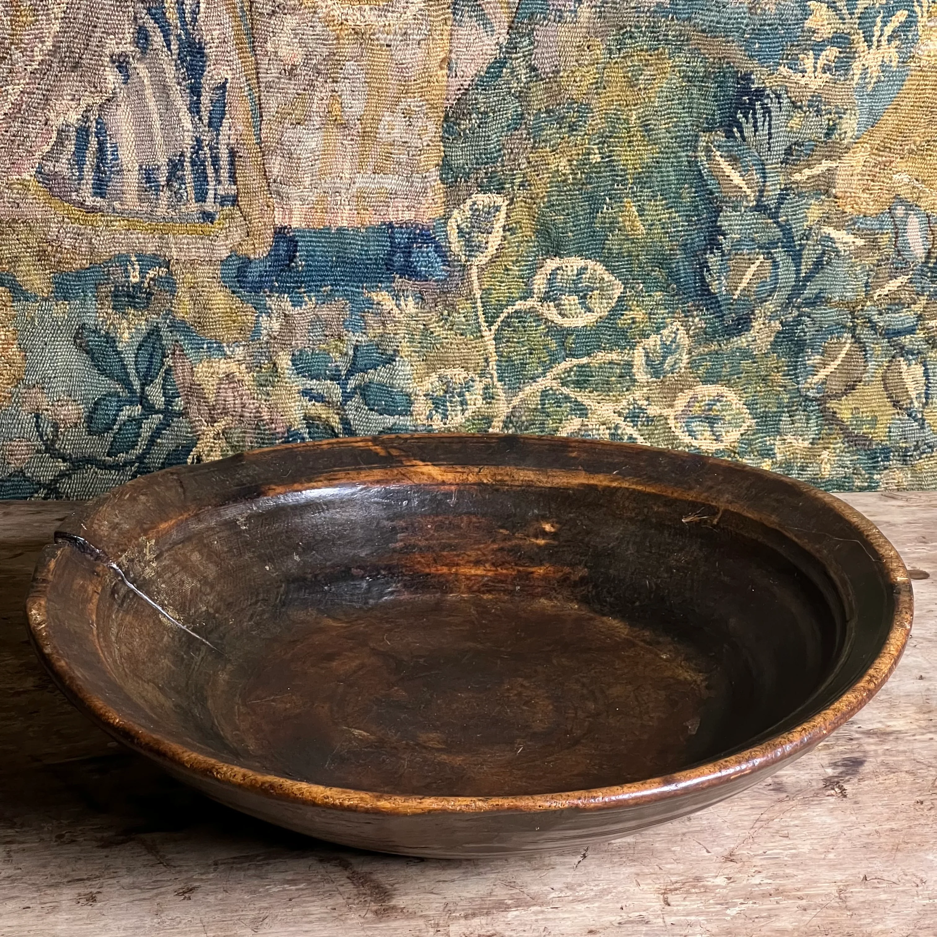 An Early English Turned Applewood Dairy Bowl, Late 17th or earlier - Image 9