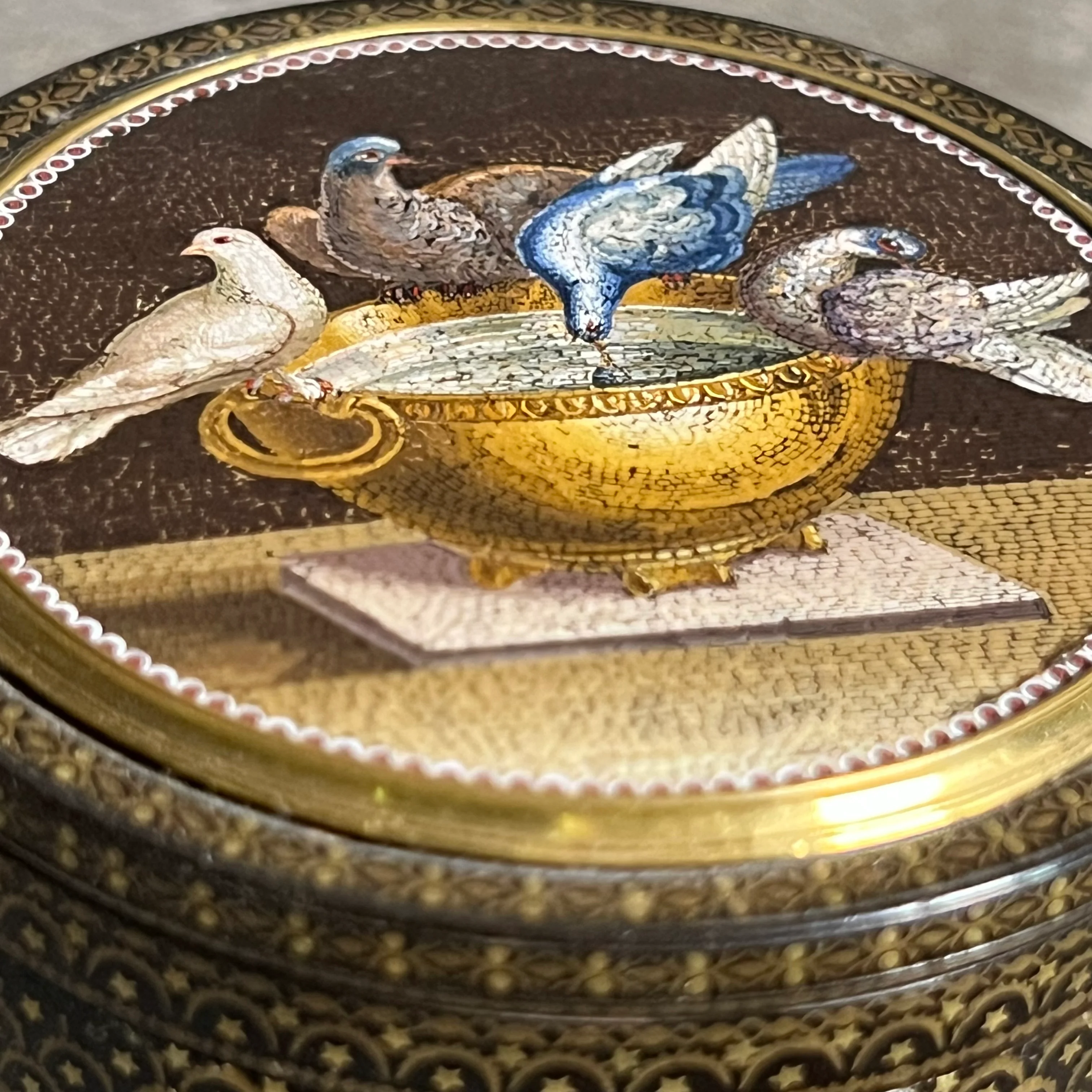 18th-Century Roman Micromosaic Snuff Box – Doves of Pliny, Attributed to Circle of Giacomo Raffaelli c.1780-1800 - Image 8