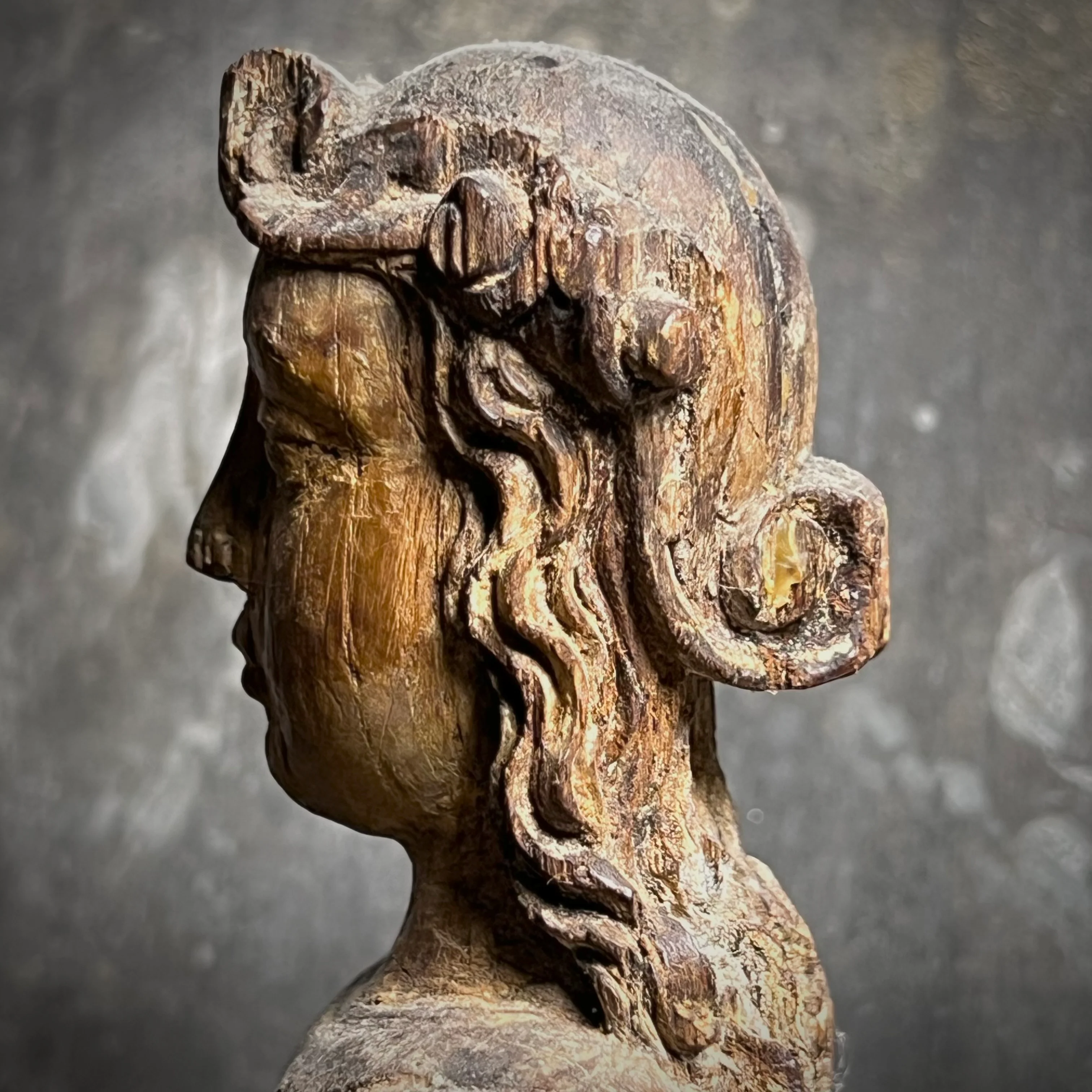 Late Gothic Carved Walnut Figure of a Crowned Female Saint, Southern Europe, 15th–Early 16th Century - Image 13