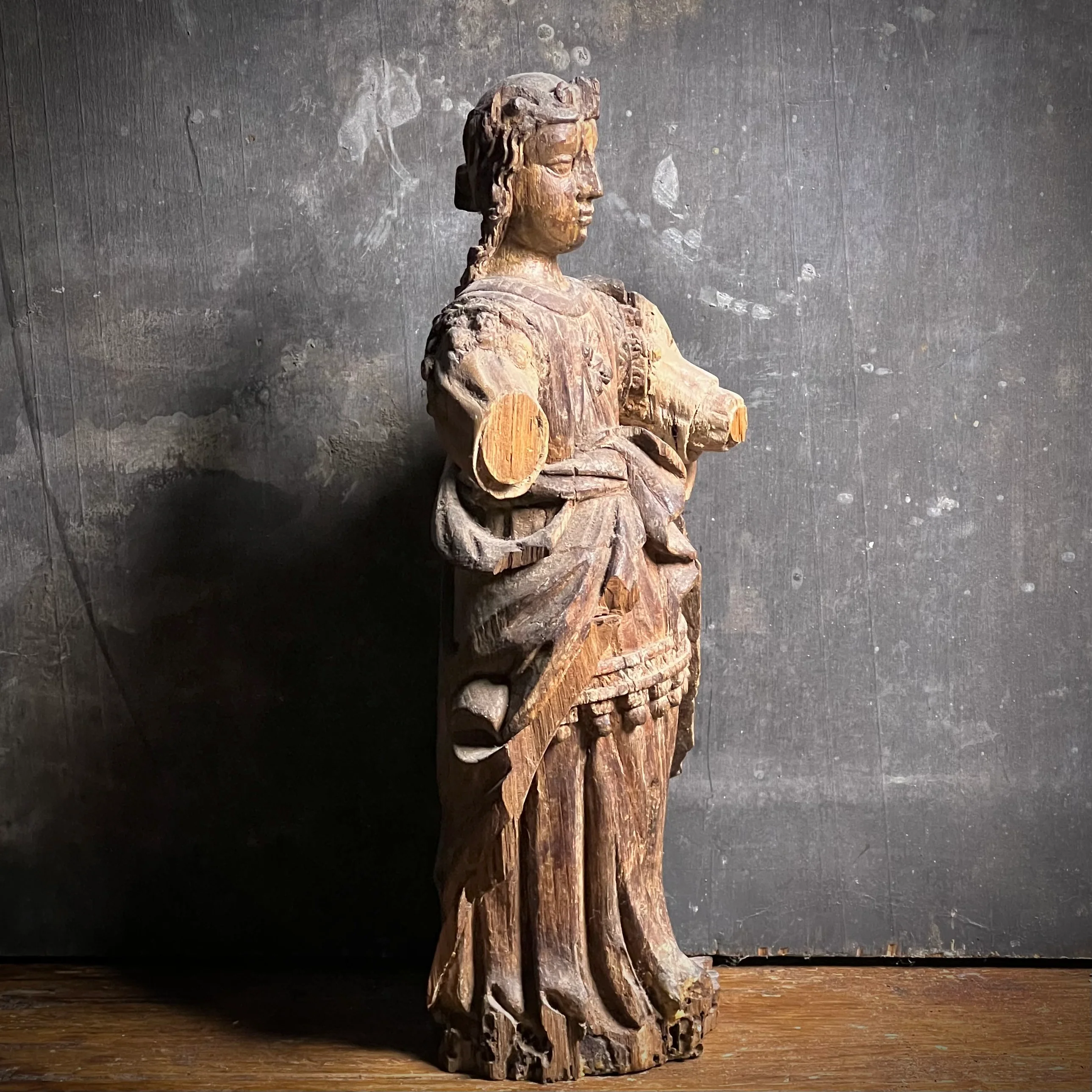 Late Gothic Carved Walnut Figure of a Crowned Female Saint, Southern Europe, 15th–Early 16th Century - Image 9