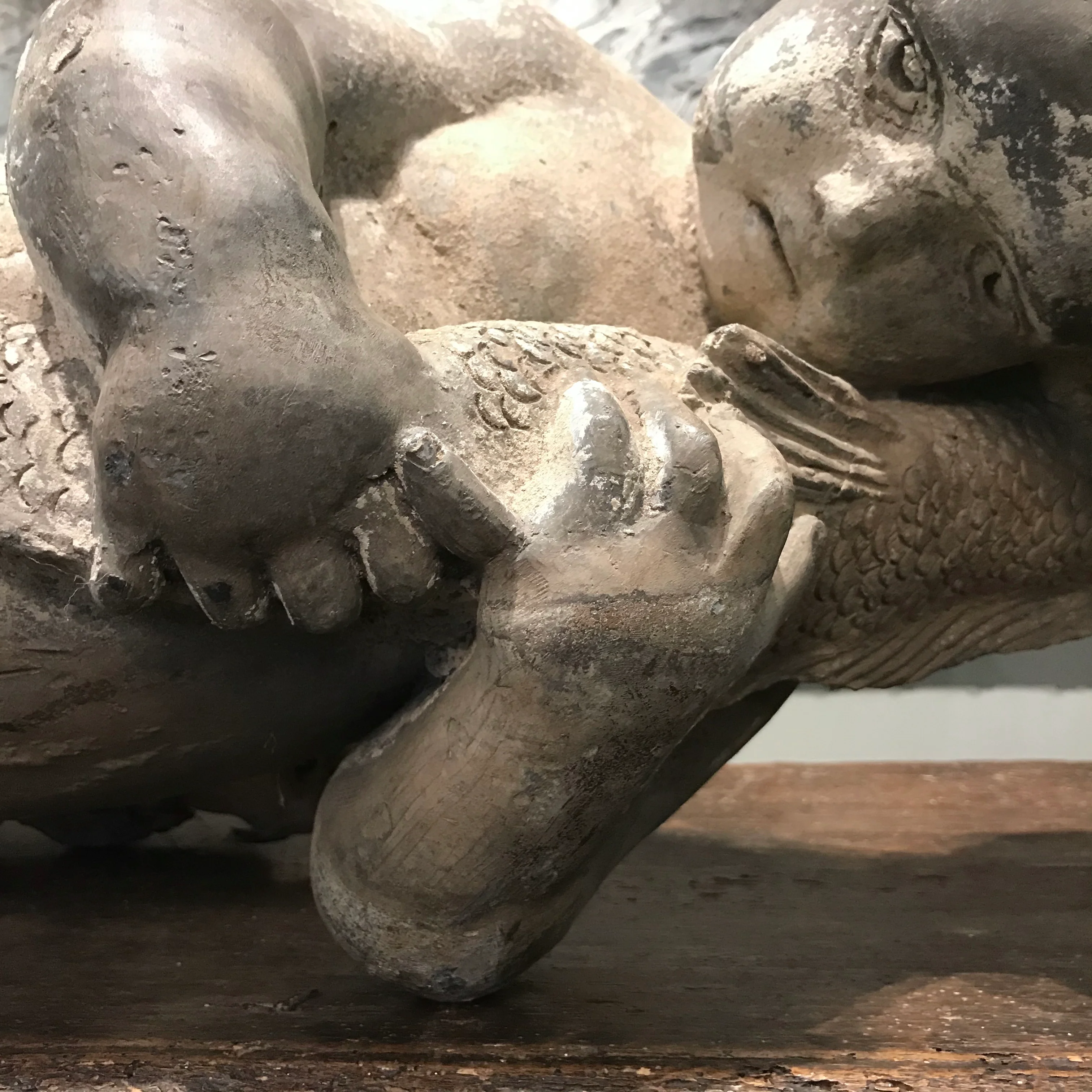 Early Lead Putti holding Carp Fountainhead - Image 3