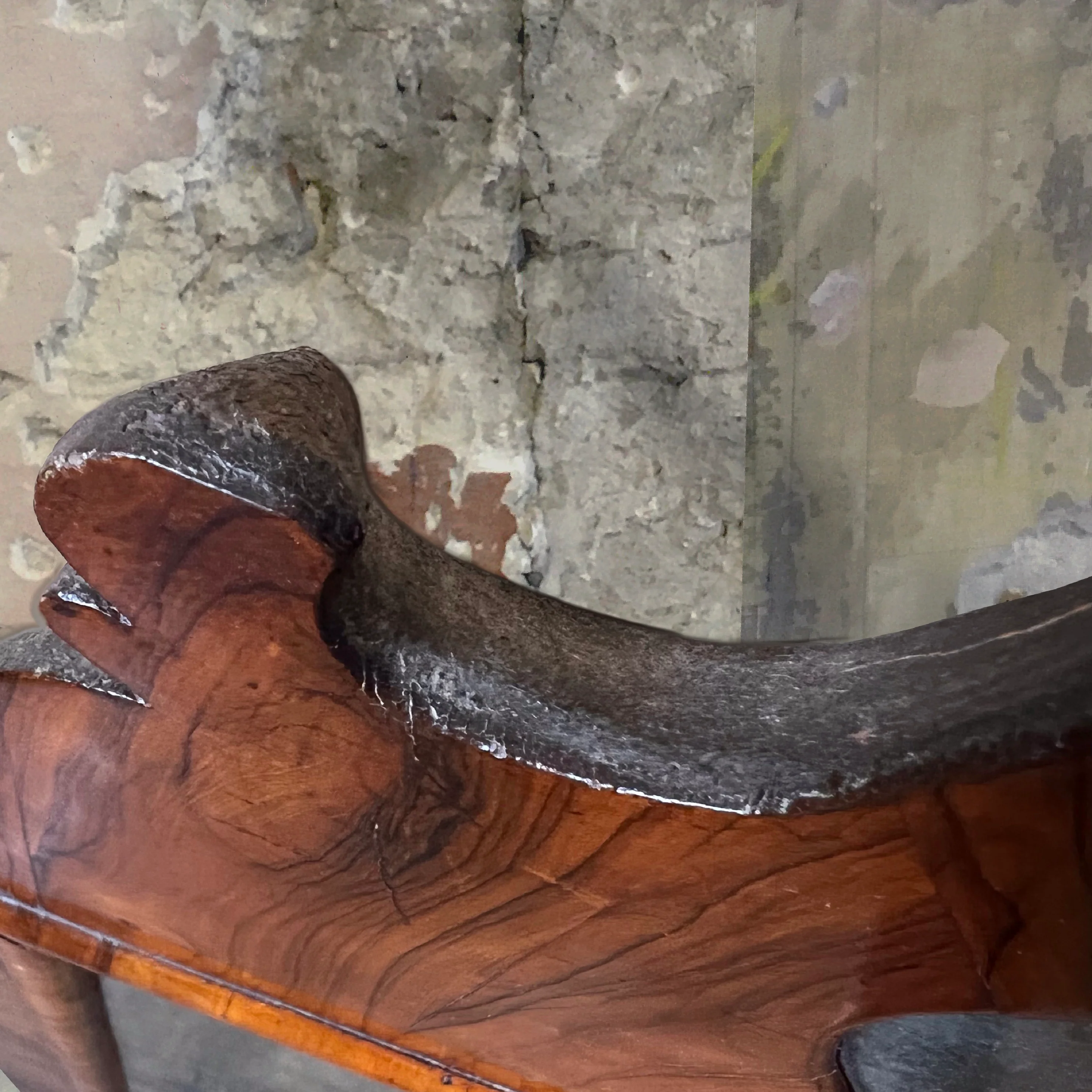 English George II Figured Walnut Mirror with Etched Glass Panel Depicting Daphne c.1740 - Image 9