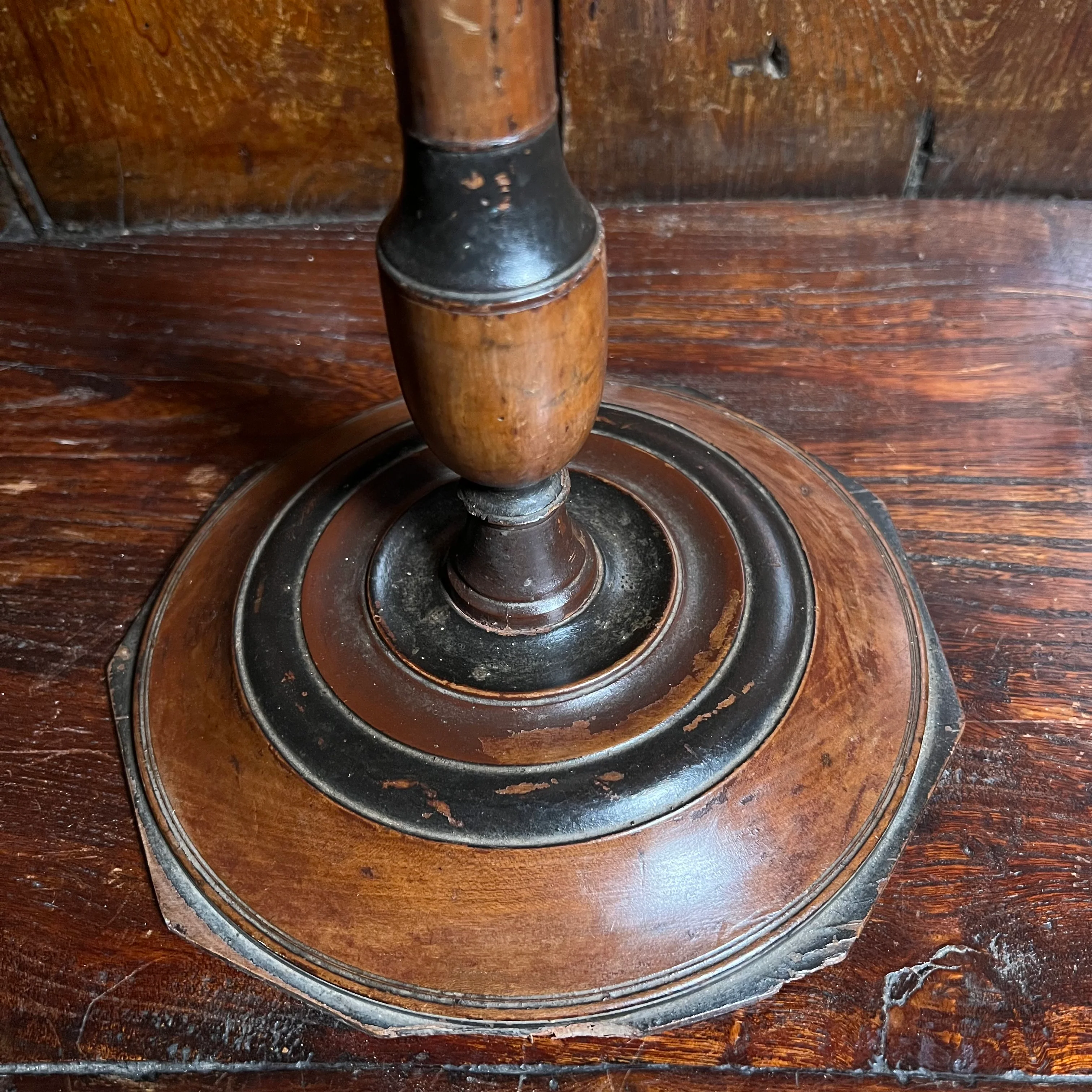 English Victorian Walnut Shaving Mirror with Octagonal Base, c.1850–1865 - Image 4