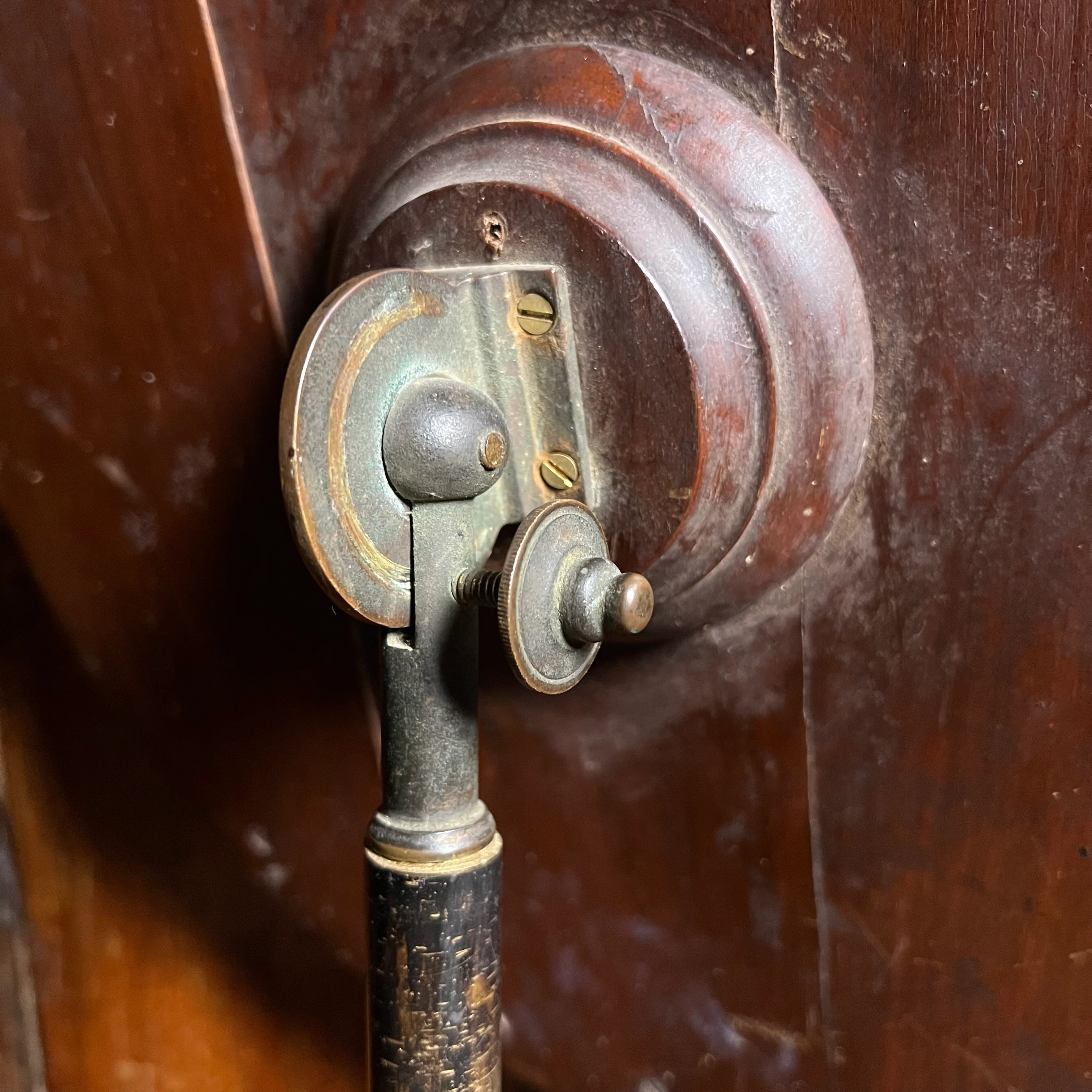 English Victorian Walnut Shaving Mirror with Octagonal Base, c.1850–1865 - Image 6