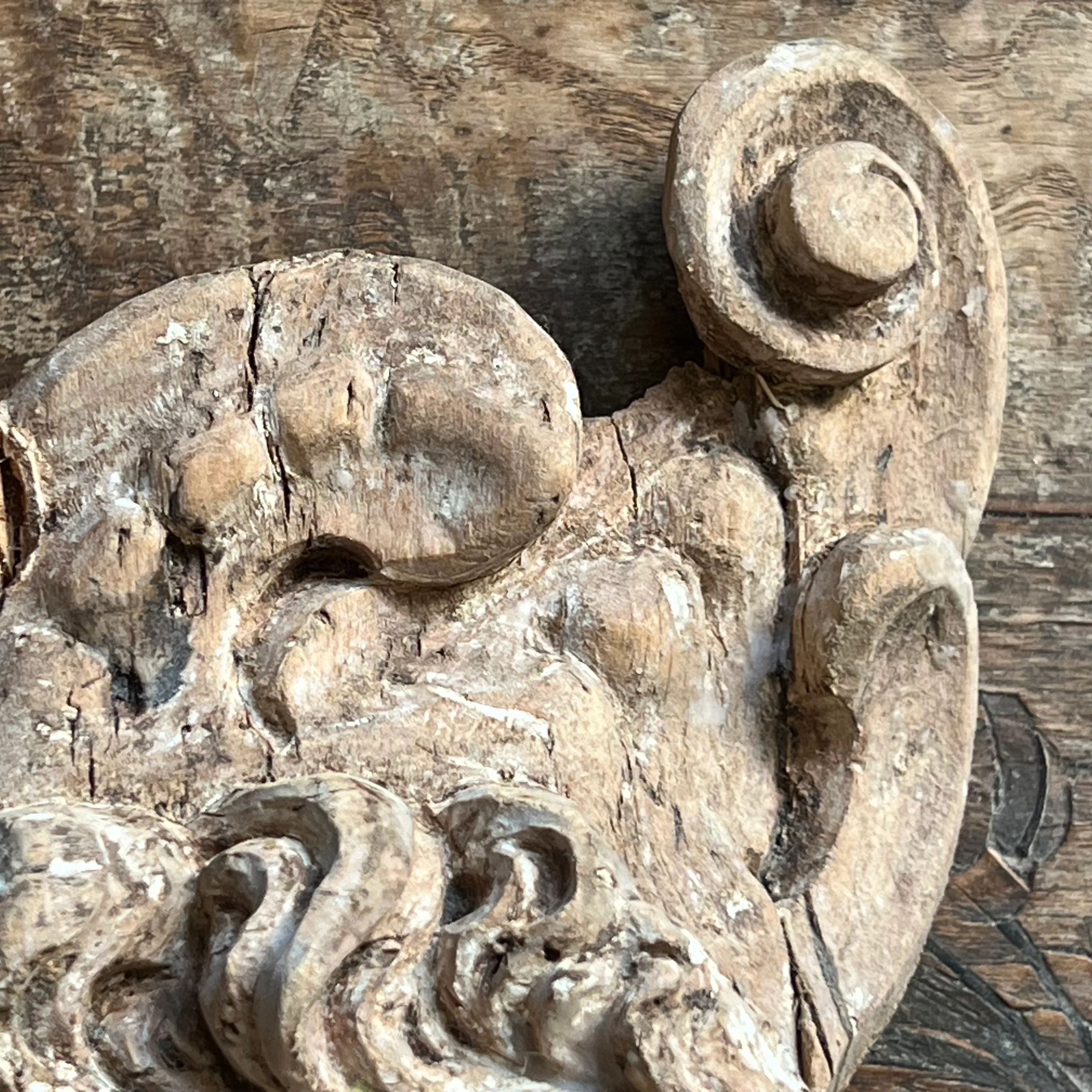 Italian Baroque Carved Limewood Cherub or Angel Carving with Acanthus Scrolls, c.1680–1720 - Image 5