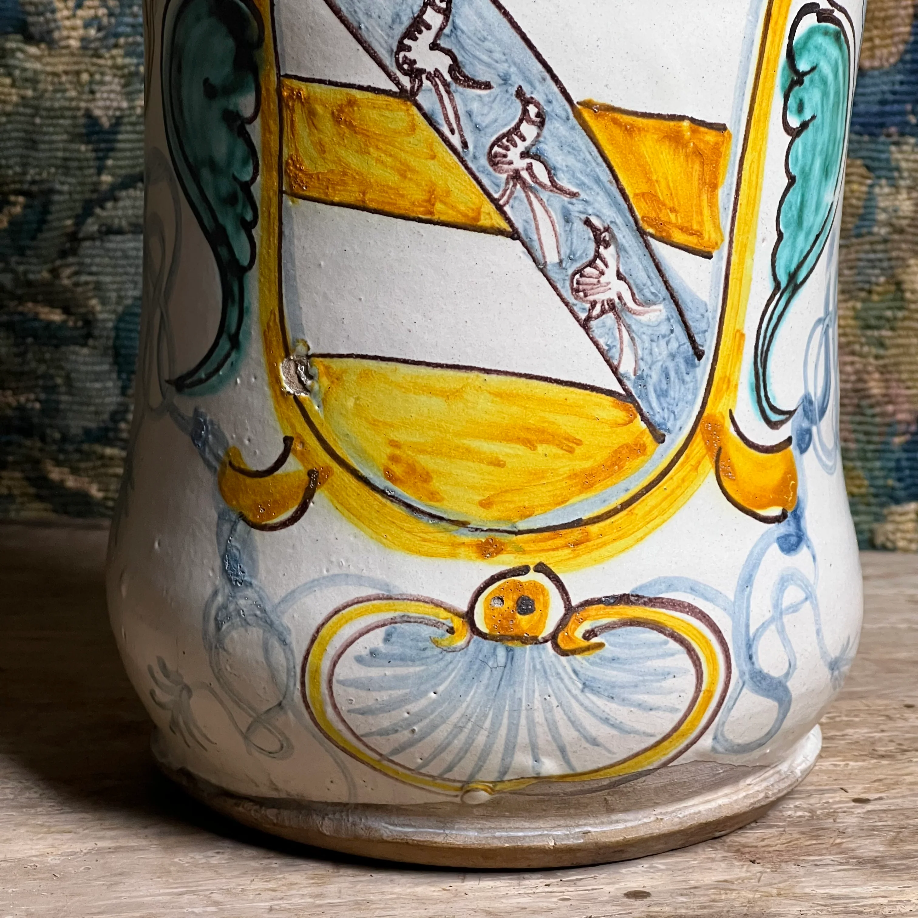 Large Italian Maiolica Albarello, Montelupo (Tuscany), late 17th / early 18th century c. 1690–1720 - Image 3