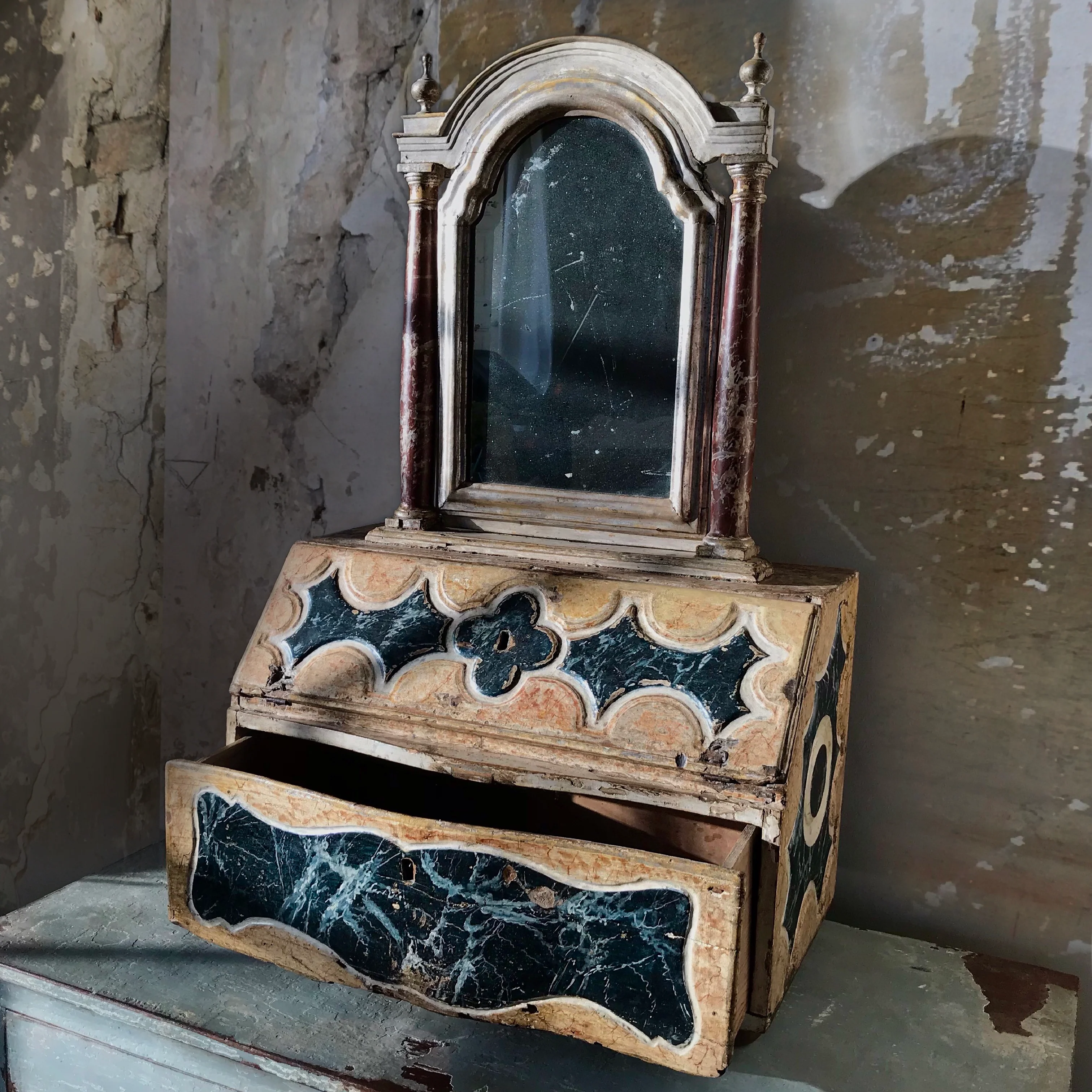 Northern Italian Dressing Glass c.1760 - Image 4