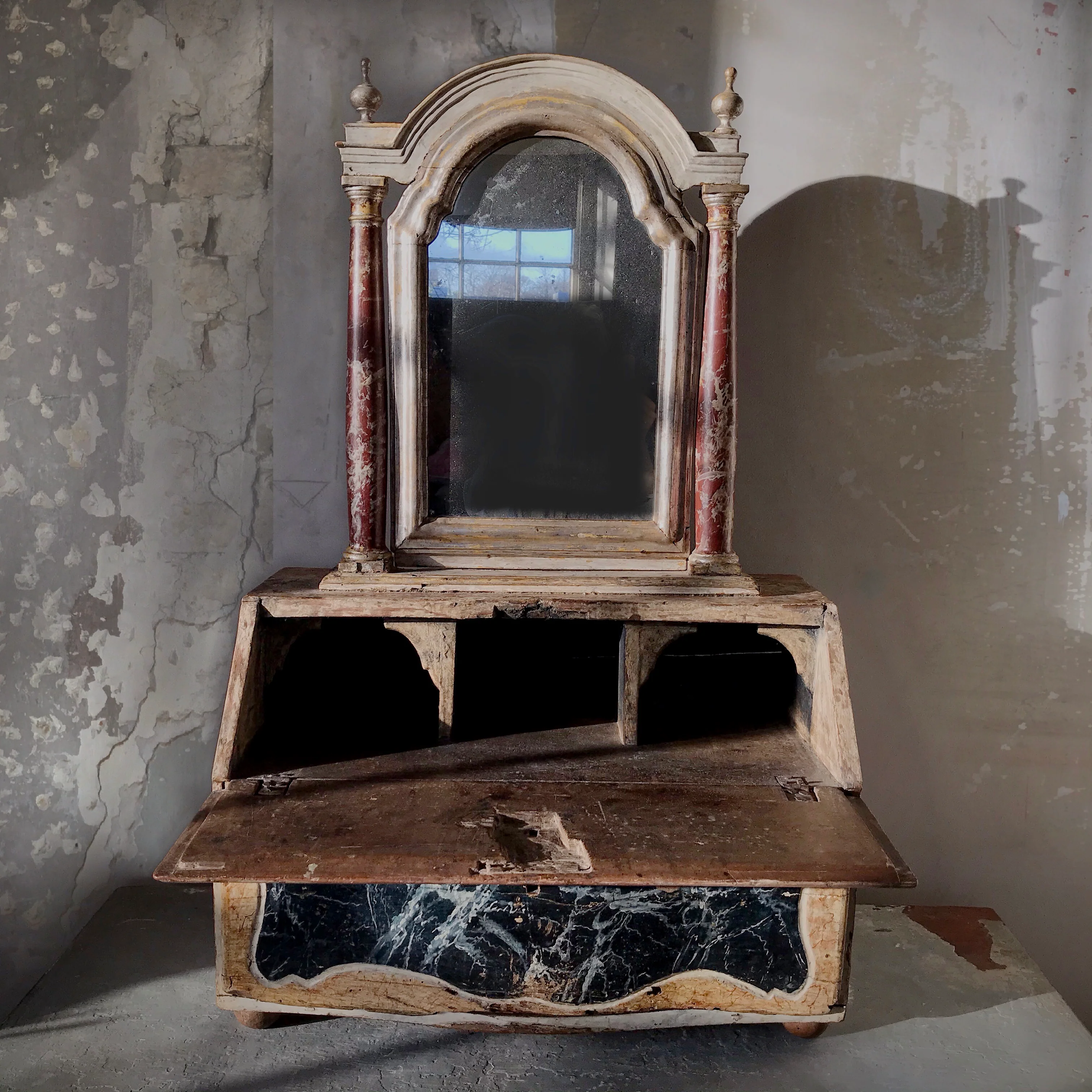 Northern Italian Dressing Glass c.1760 - Image 5