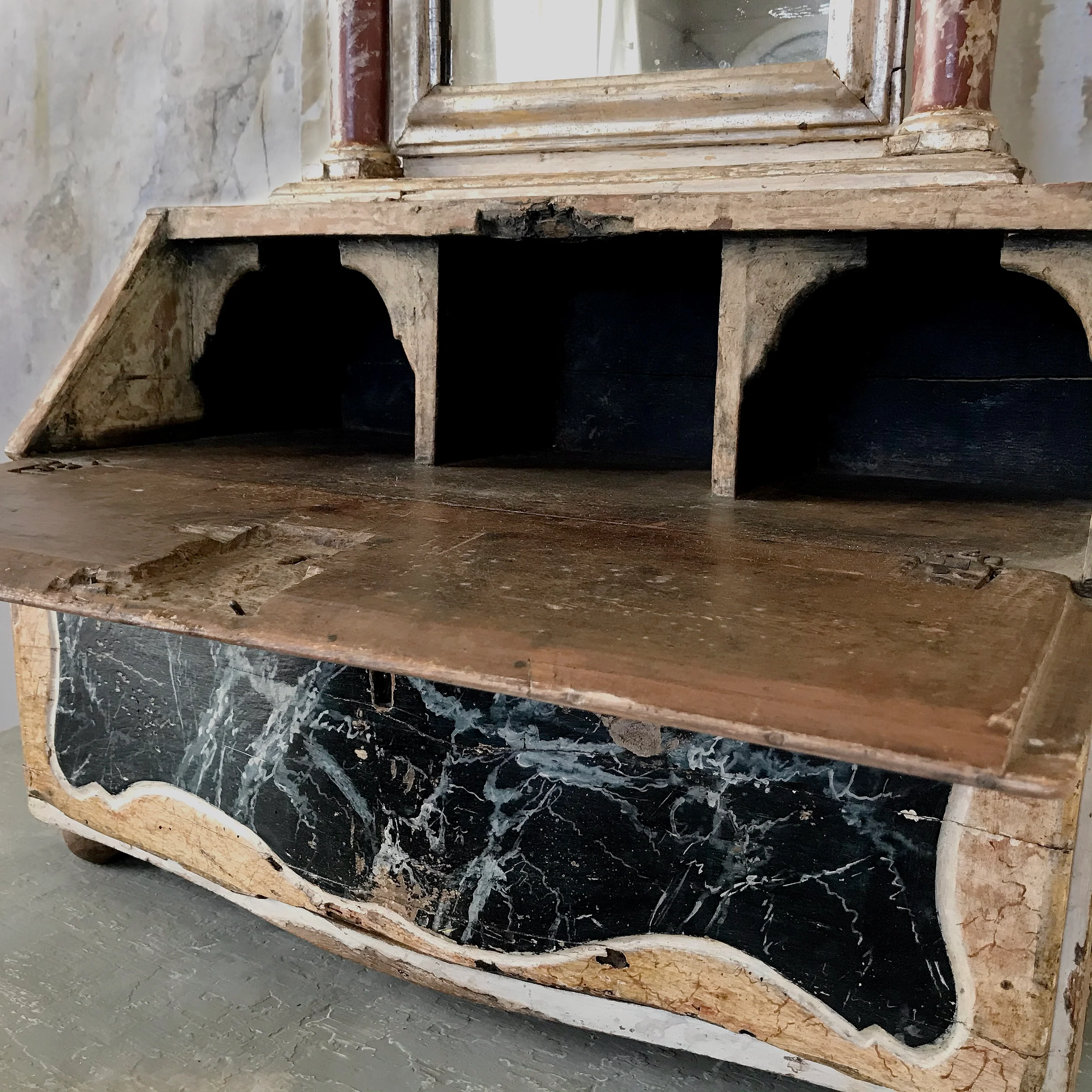 Northern Italian Dressing Glass c.1760 - Image 8