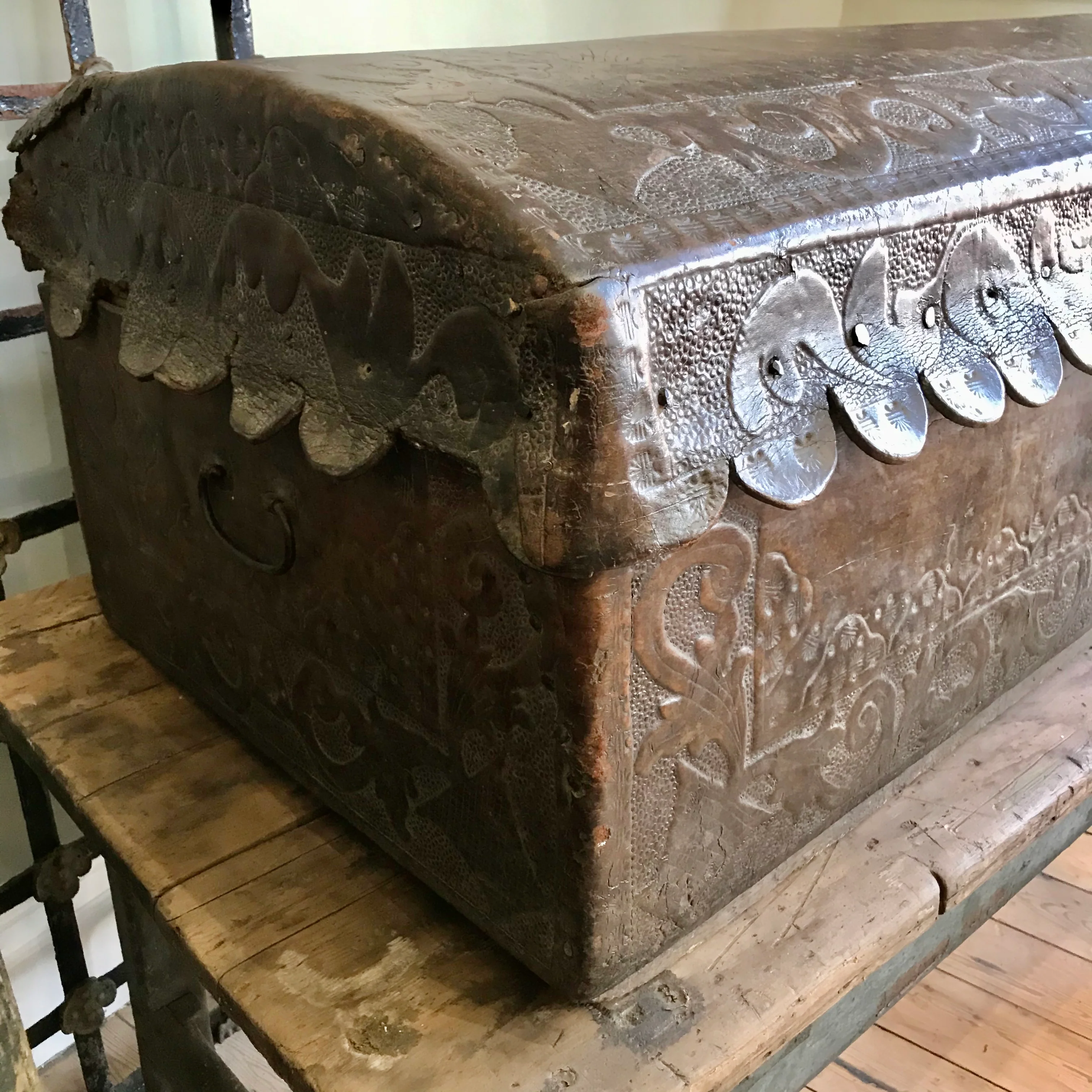 Spanish Colonial Chest c.1600-1650 - Image 14