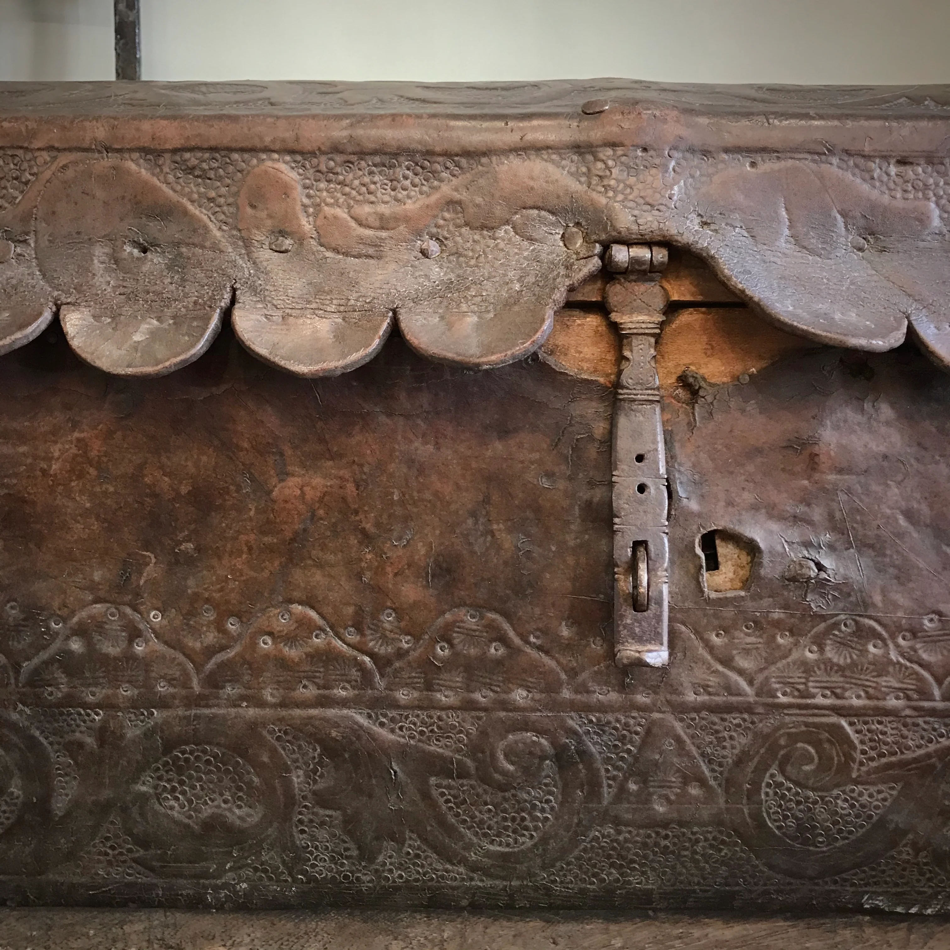 Spanish Colonial Chest c.1600-1650 - Image 7