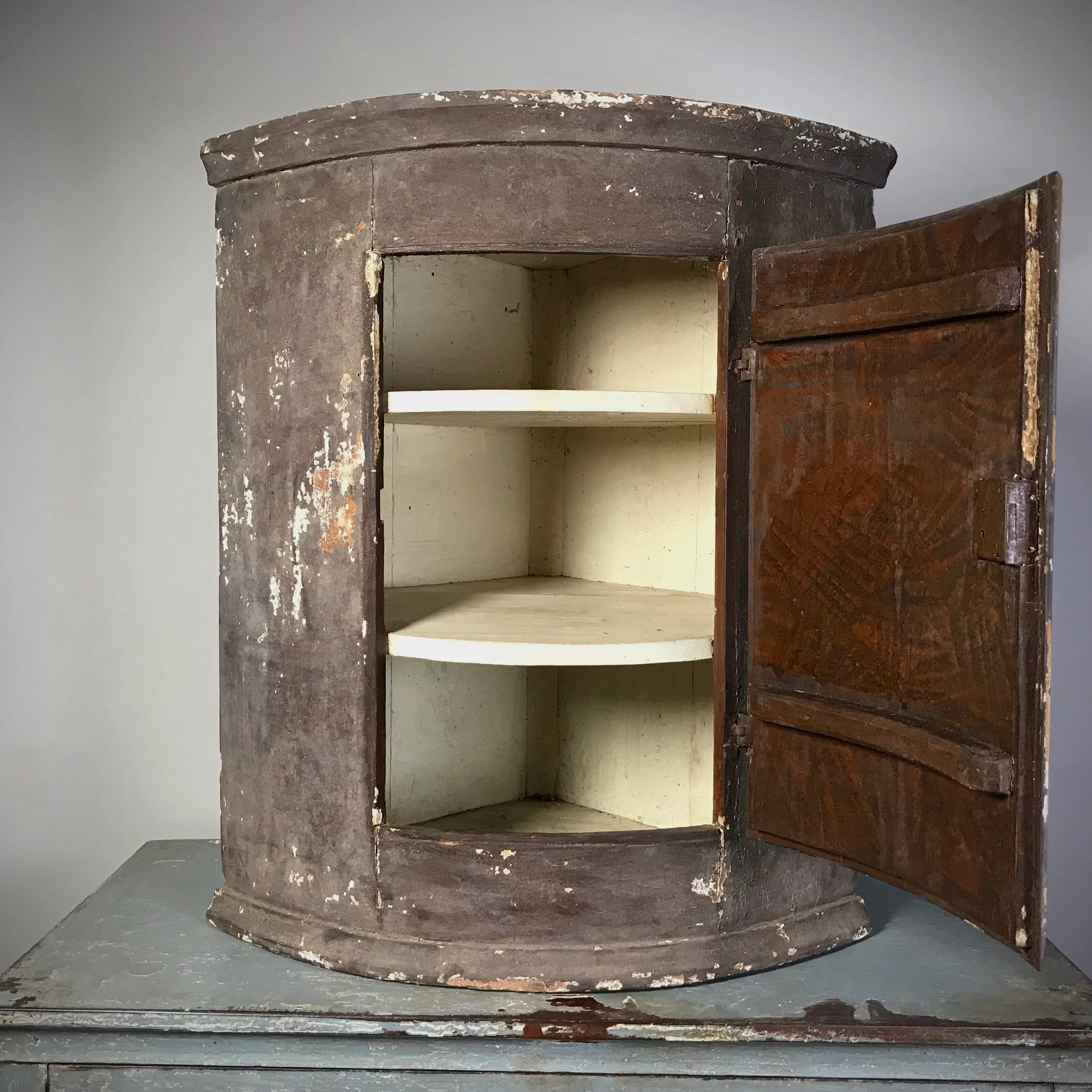 Swedish Gustavian Painted Corner Cupboard c.1820 - Image 6